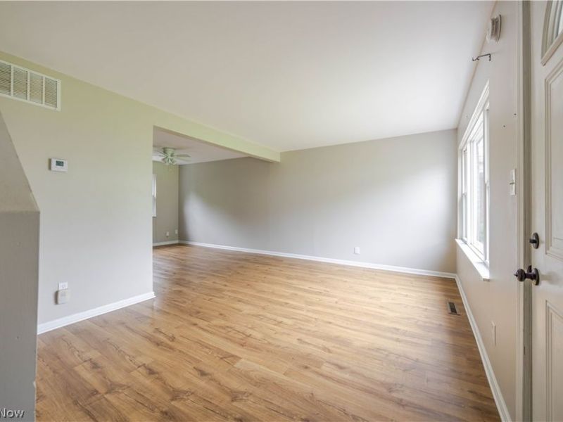 10366 Manorford Drive, Parma Heights, OH 44130 Photo 14
