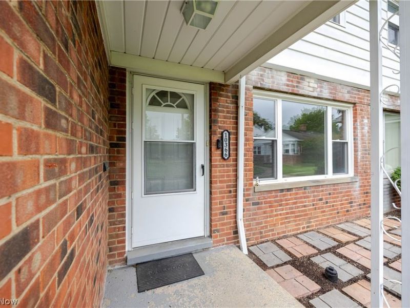 10366 Manorford Drive, Parma Heights, OH 44130 Photo 2