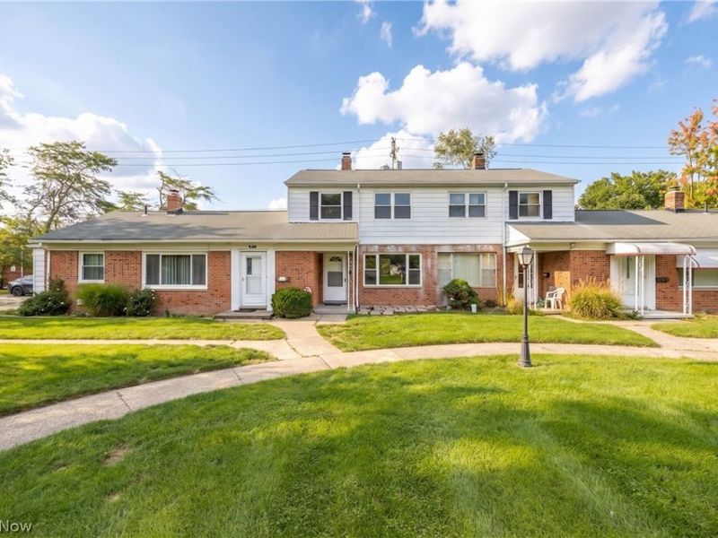 10366 Manorford Drive, Parma Heights, OH 44130 Photo 3