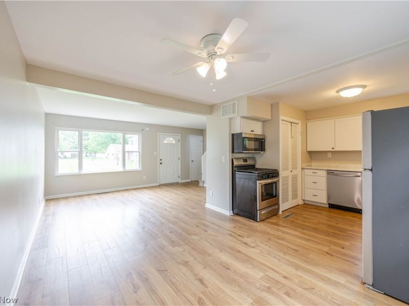 10366 Manorford Drive, Parma Heights, OH 44130 Photo 9