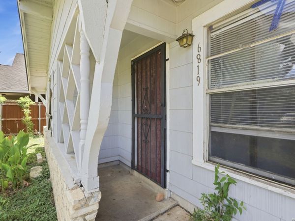 6819 MERRY OAKS DR, San Antonio, TX 78242