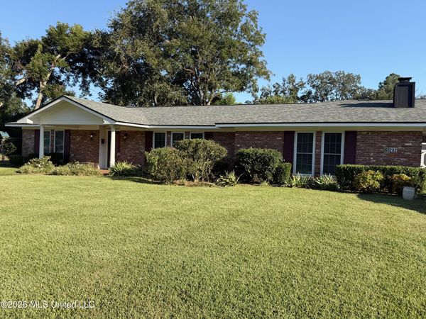 202 Jefferson Davis Boulevard, Natchez, MS 39120