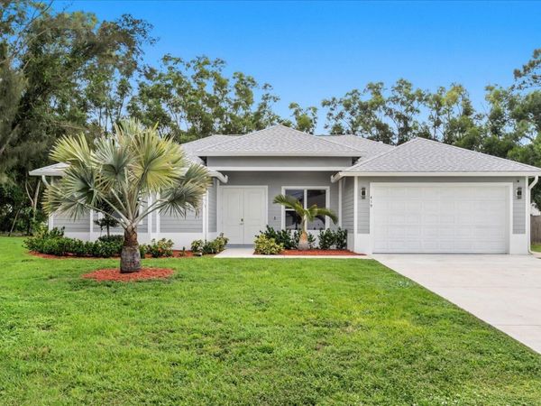 419 SW Namoit Place, Port St. Lucie, FL 34953