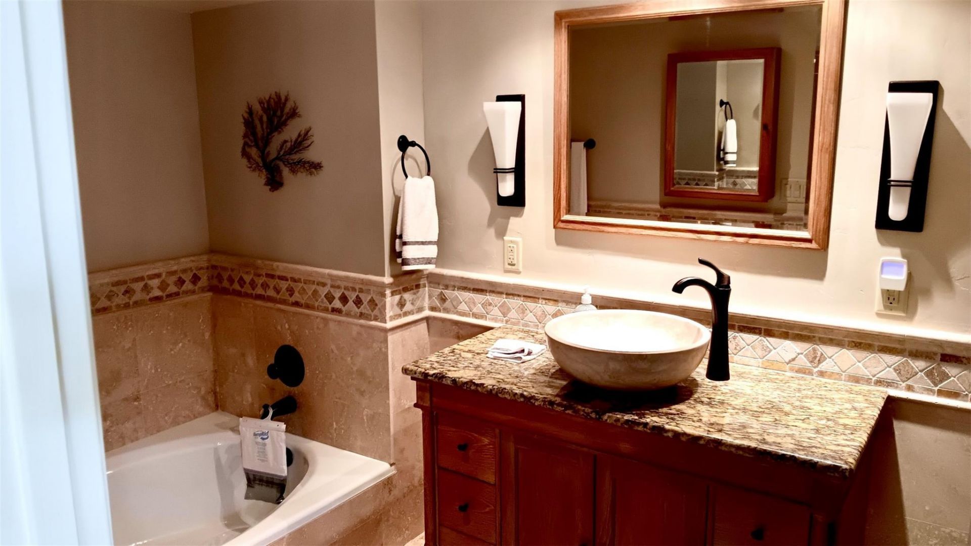 4900 N Ocean Boulevard, Unit 819, Lauderdale by the Sea, FL 33308 Photo
