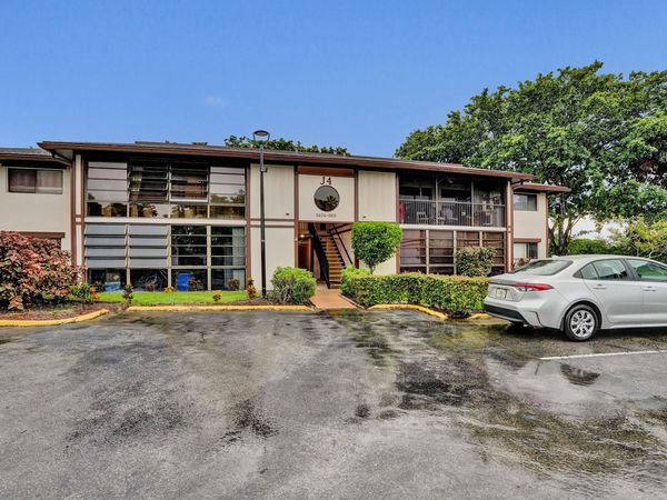 9414 S BELFORT Circle, Unit 215, Tamarac, FL 33321
