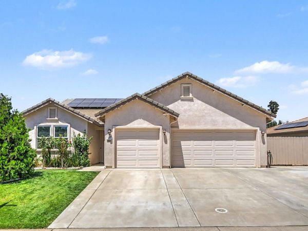 327 Manor Dr, Ione, CA 95640