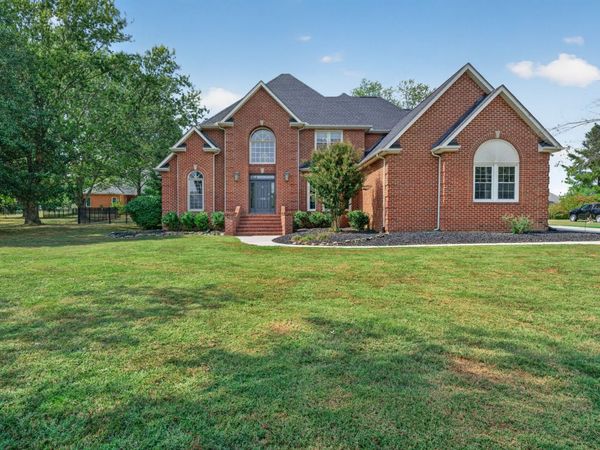 105 Fairways Blvd N, Tullahoma, TN 37388