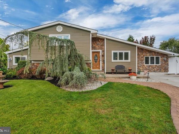 395 LANSING DRIVE, MANTUA, NJ 08051
