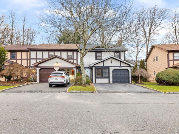 15 Pond Path , Woodbury, NY 11797