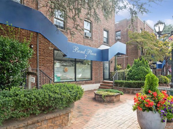 7 Bond Street , Unit 3G, Great Neck, NY 11021