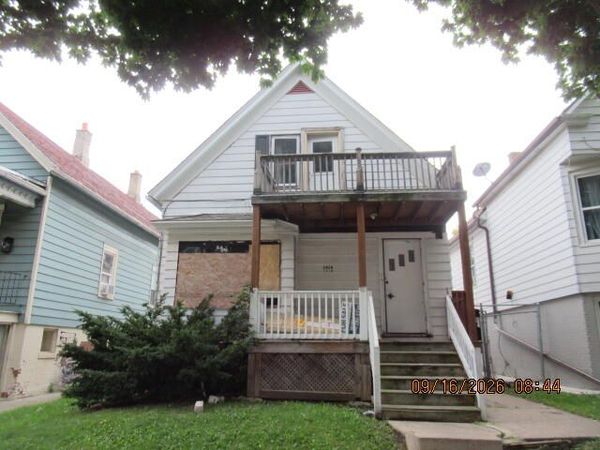 2424 W Maple St, Milwaukee, WI 53204