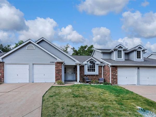 13305 Woodlake Village Court, Chesterfield, MO 63141