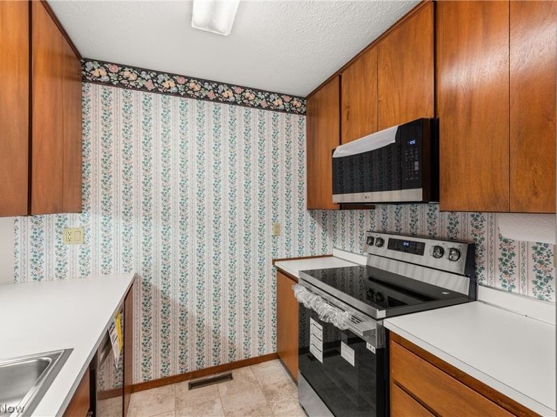 32665 Willow Brook Lane, North Ridgeville, OH 44039 Photo 12