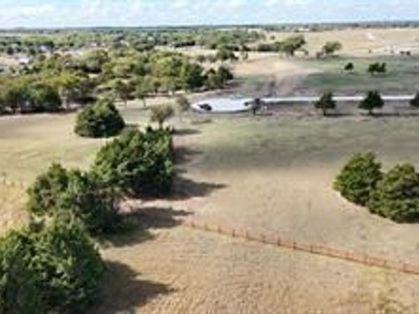 000 Latigo Court , Oak Leaf, TX 75154