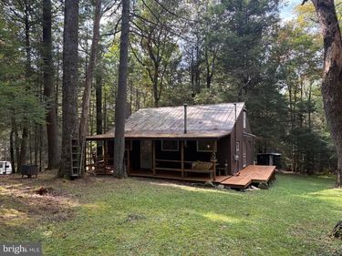 2082 PINE GROVE ROAD, FAYETTEVILLE, PA 17222