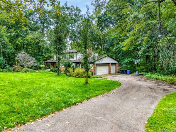 6126 Whispering Oak Drive , Washington Township, Mi 48094