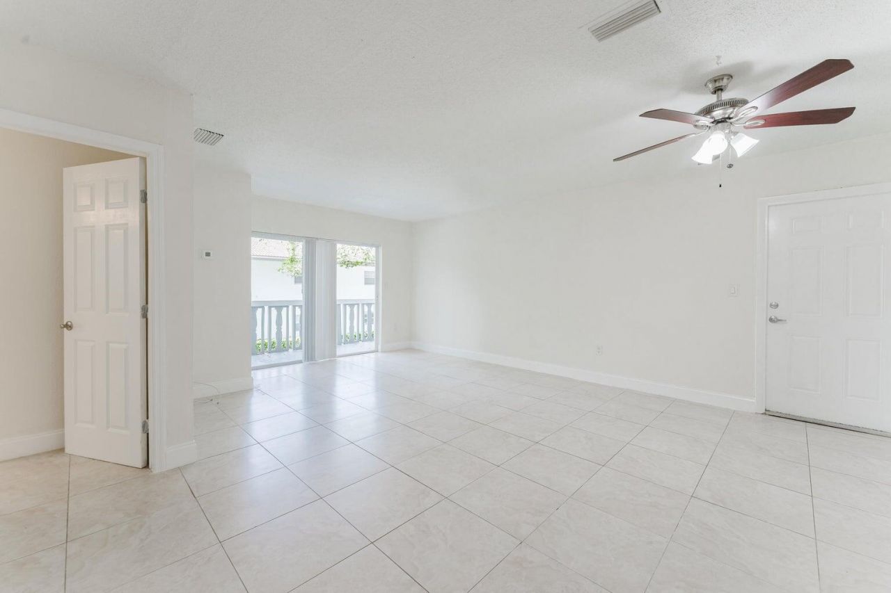 201 SW 7th Street, Unit 9, Boca Raton, FL 33432 Photo
