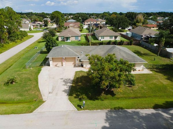 601 ANTIGUA Street NE, Palm Bay, FL 32907