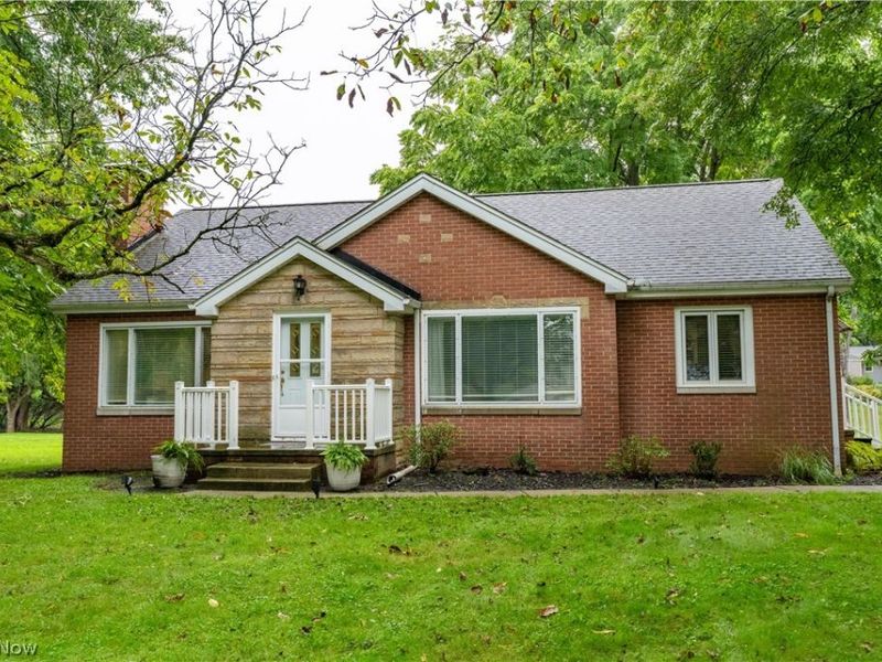5815 Glyn Drive NW, North Canton, OH 44720 Photo 1