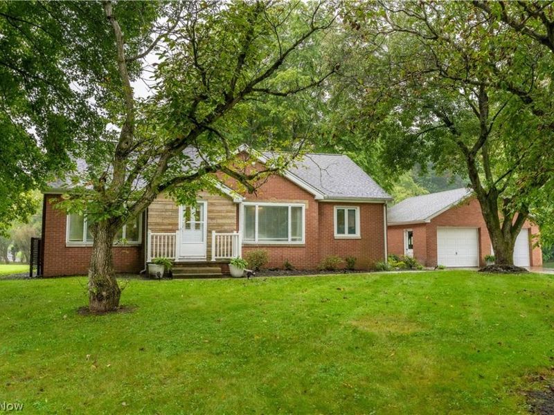 5815 Glyn Drive NW, North Canton, OH 44720 Photo 2