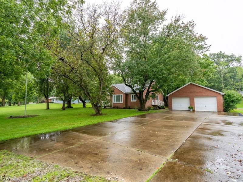 5815 Glyn Drive NW, North Canton, OH 44720 Photo 3