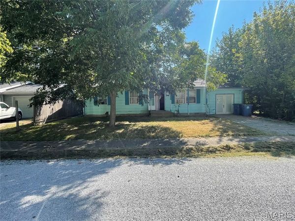 1206 N Glendale , Benton, IL 62812