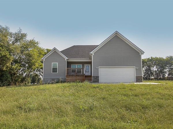 290 Harper Drive , Horse Cave, KY 42749