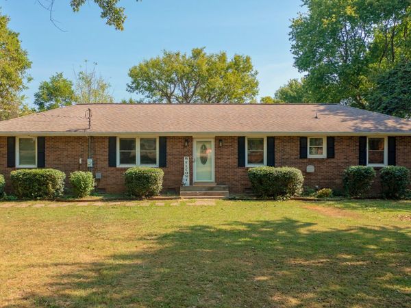 1423 Sparta Pike , Lebanon, TN 37090