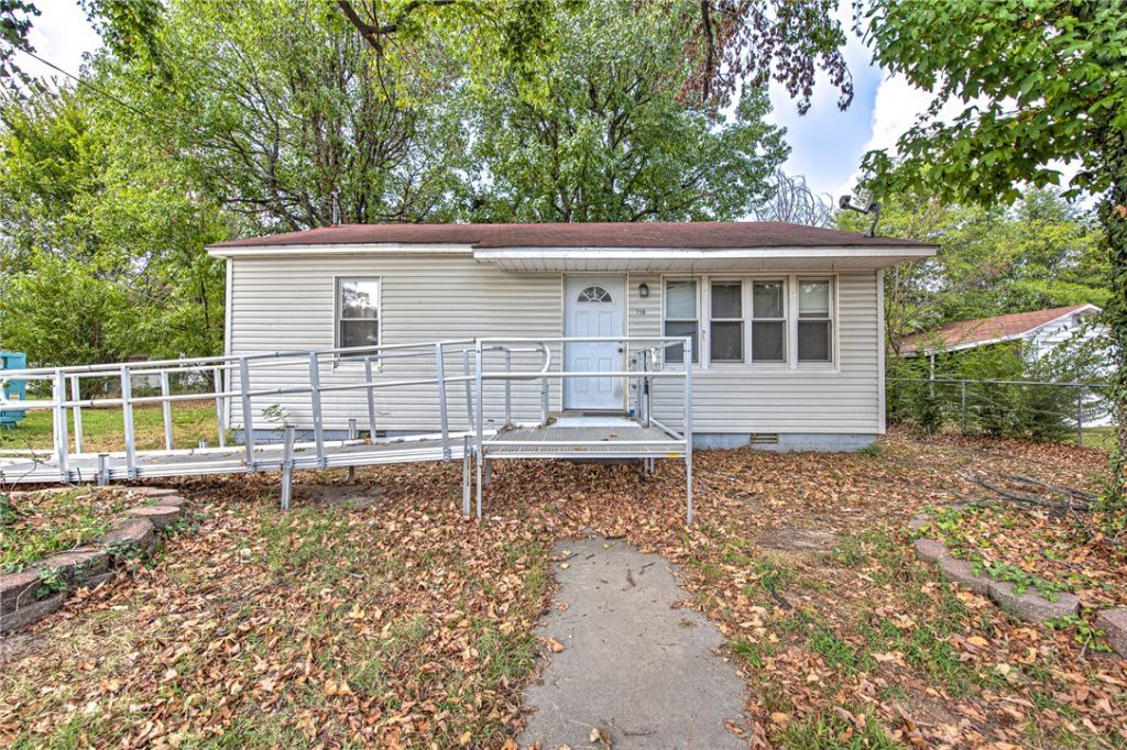 710 N Kansas Street, Springdale, AR 72764 Main Photo
