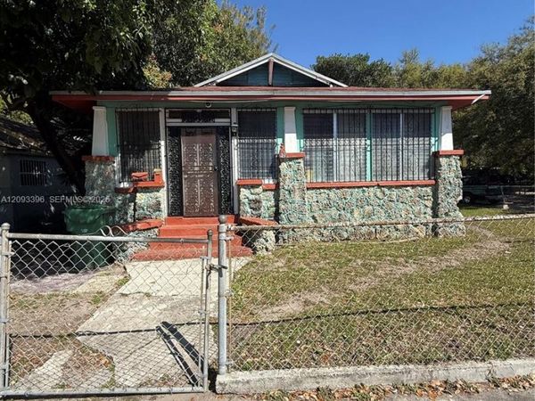 105 NW 58th St , Miami, FL 33127