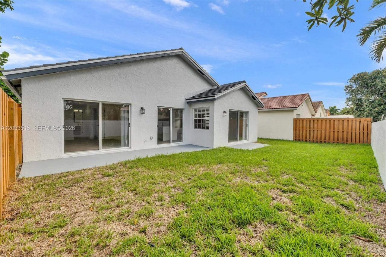 16 Gables Blvd , Weston, FL 33326 Photo