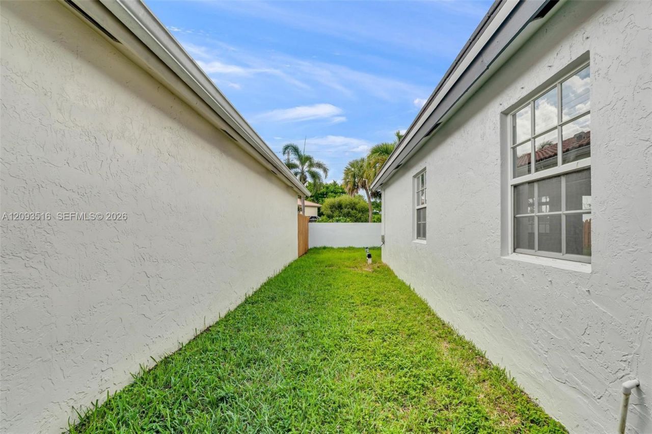 16 Gables Blvd , Weston, FL 33326 Photo