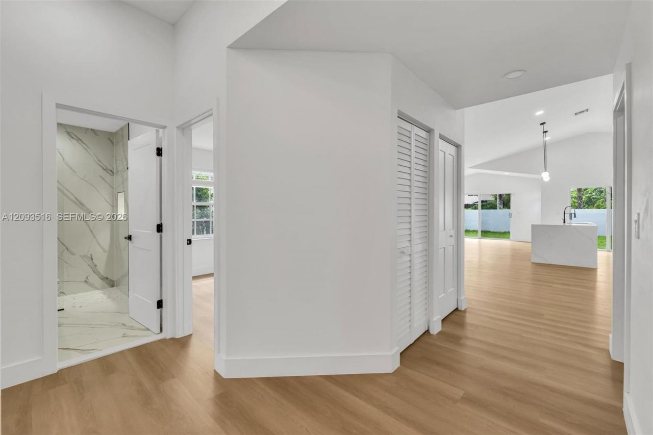 16 Gables Blvd , Weston, FL 33326 Photo