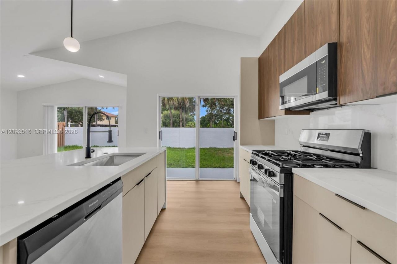 16 Gables Blvd , Weston, FL 33326 Photo