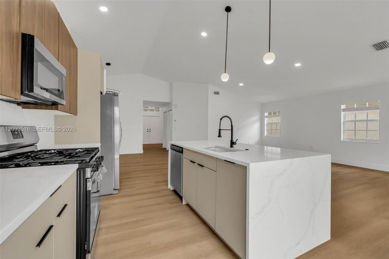 16 Gables Blvd , Weston, FL 33326 Photo