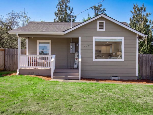 328 9th Av, Sweet Home, OR 97386