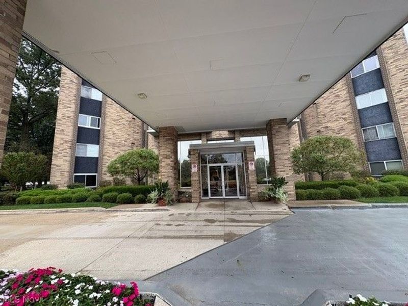 2112 Acacia Park Drive, Unit 205, Lyndhurst, OH 44124 Photo 1