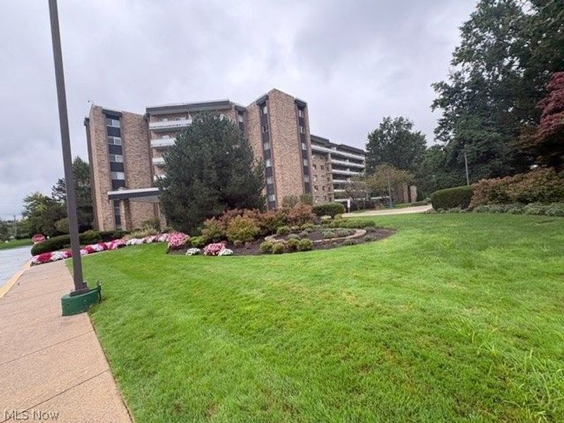 2112 Acacia Park Drive, Unit 205, Lyndhurst, OH 44124 Photo 16