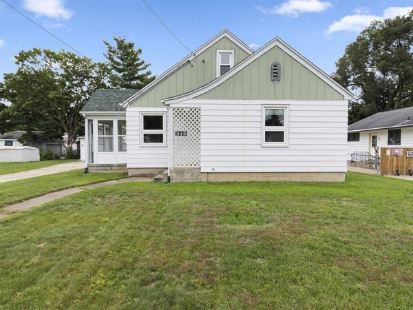 345 PENNSYLVANIA Avenue, LOVES PARK, IL 61111
