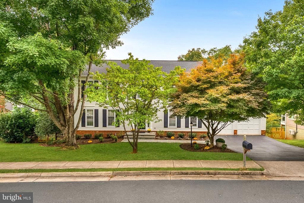 121 Regina Drive, Sterling, VA 20165 Main Photo