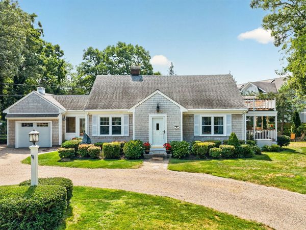 16 Jetty Lane, Falmouth, MA 02540