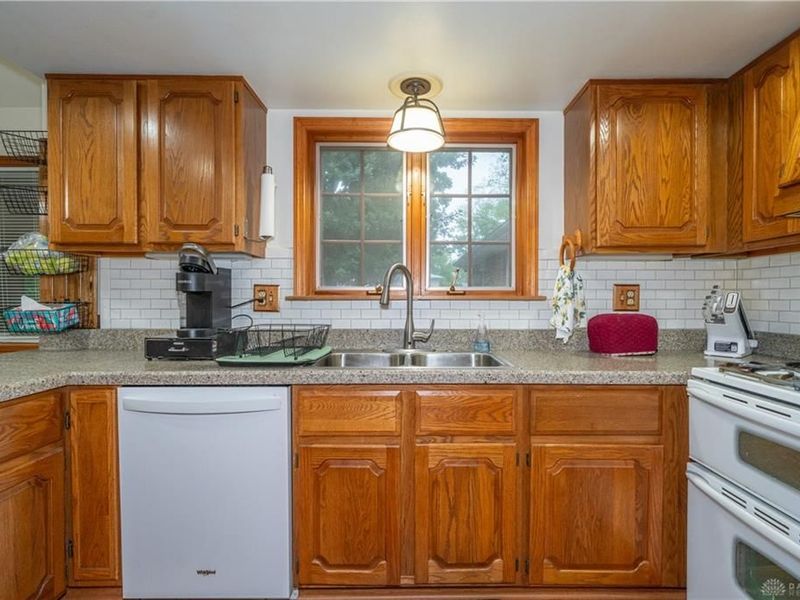 1874 Willowgreen Drive, Beavercreek, OH 45432 Photo 5