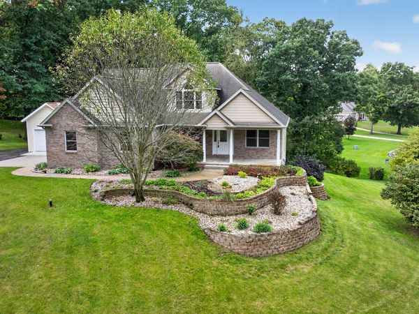 2112 Scenic Hills Drive, Jackson, MI 49201