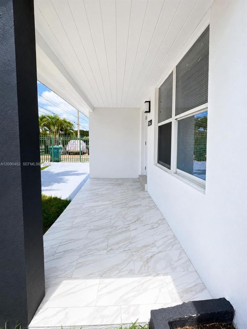 7239 NW 3rd St , Miami, FL 33126 Photo