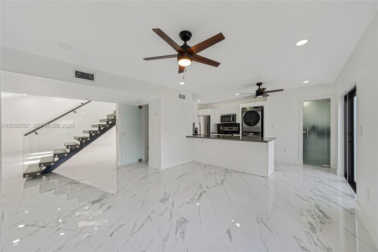 8745 NW 150th Ter, Miami Lakes, FL 33018 Photo