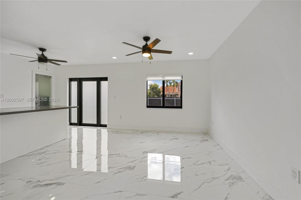 8745 NW 150th Ter, Miami Lakes, FL 33018 Photo