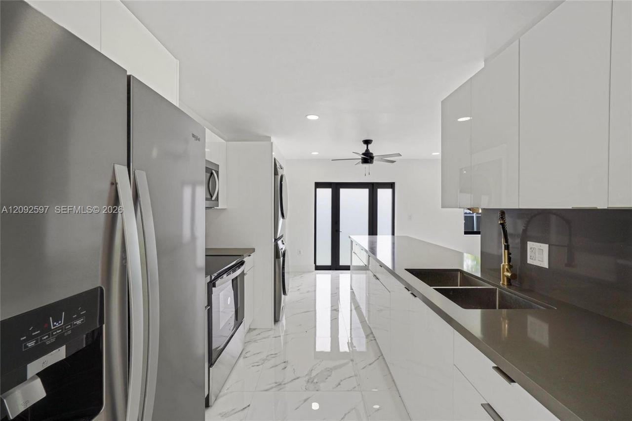 8745 NW 150th Ter, Miami Lakes, FL 33018 Photo