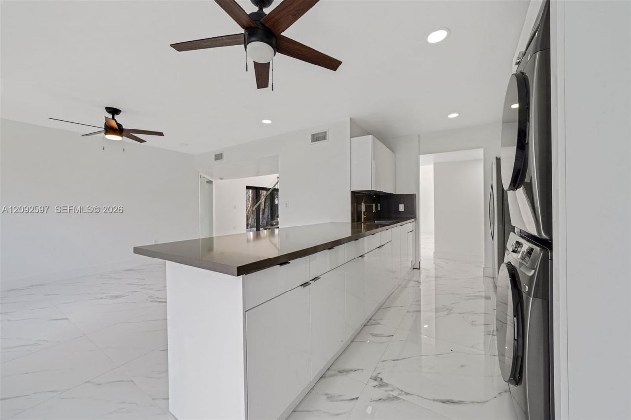 8745 NW 150th Ter, Miami Lakes, FL 33018 Photo