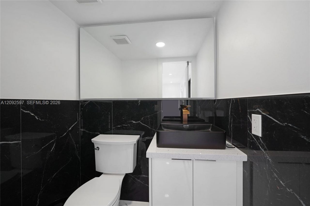 8745 NW 150th Ter, Miami Lakes, FL 33018 Photo