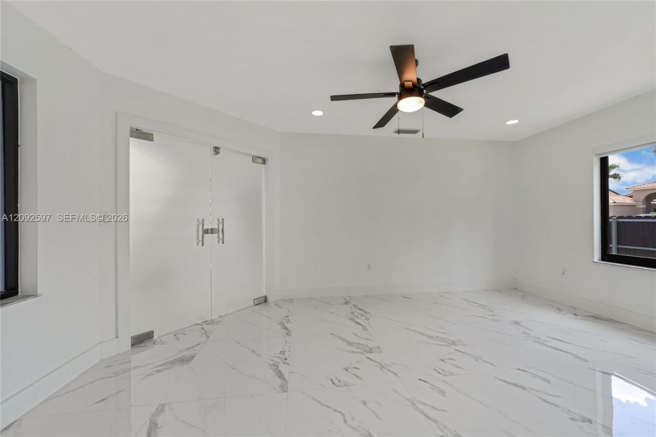 8745 NW 150th Ter, Miami Lakes, FL 33018 Photo